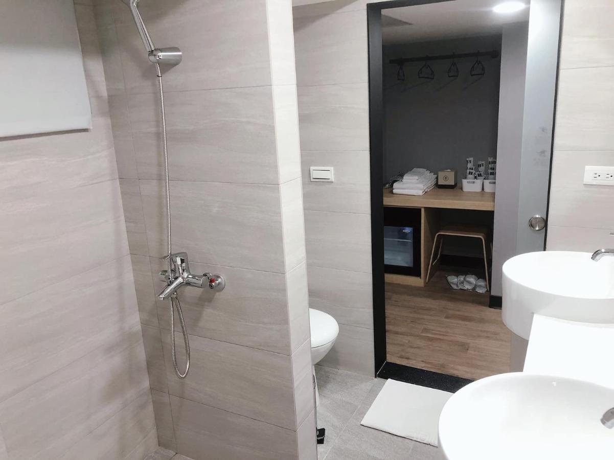 Cy Hotel Тайпей Екстериор снимка