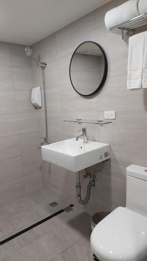 Cy Hotel Тайпей Екстериор снимка